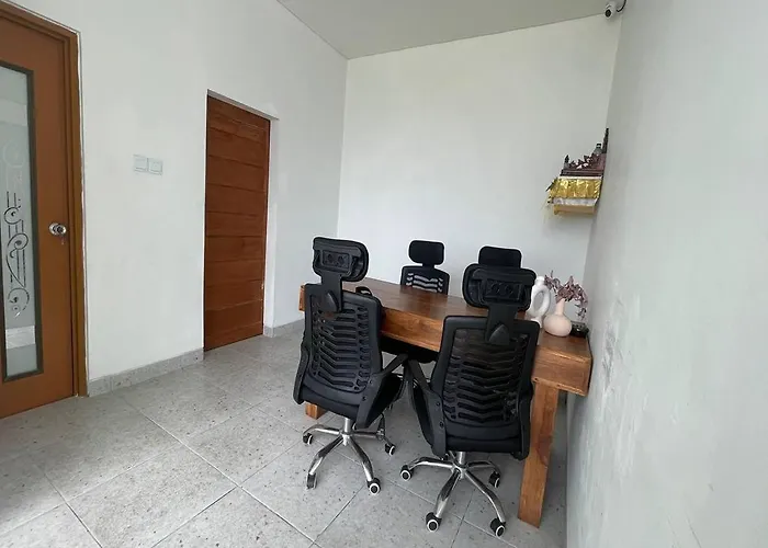 Maisaba Coliving Cempaka Отель 2*