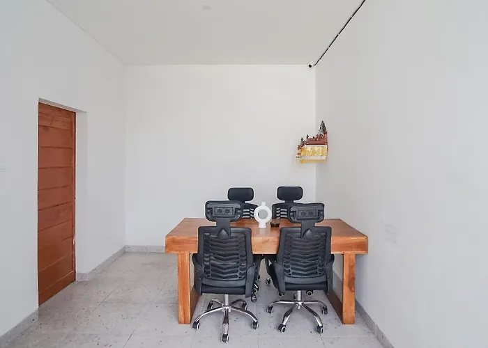 Отель Maisaba Coliving Cempaka