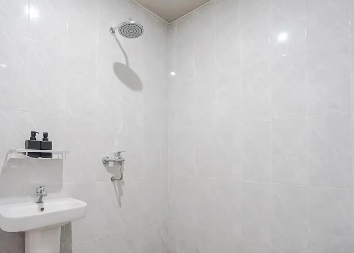 Отель Maisaba Coliving Cempaka